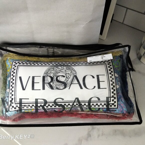 Neiman's Authentic Versace NIB's Set of 2 Versace Pillows Ret. $1398 + tx - Picture 11 of 13